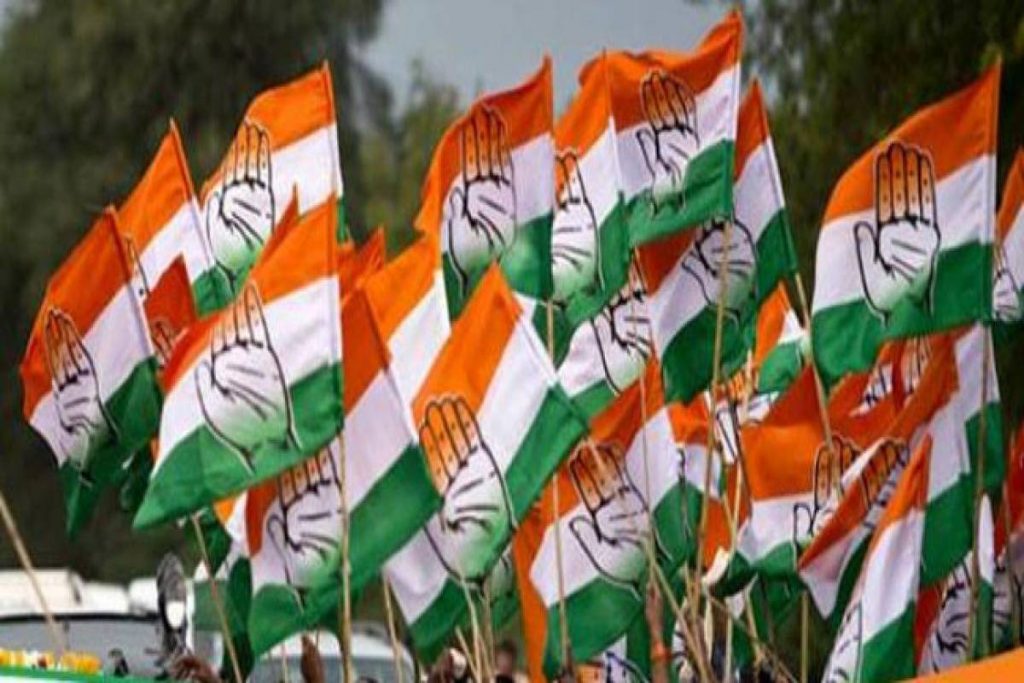 The number of MLAs in the Congress party in Gujarat decreased, how many MLAs are there in the Congress after the resignation?