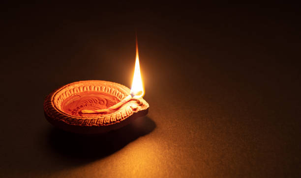 Do not make this mistake at all while lighting lamps at these places, otherwise you will face physical troubles and financial loss.