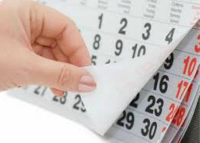 A wrongly placed calendar gives inauspicious results, know what are the rules of Vastu