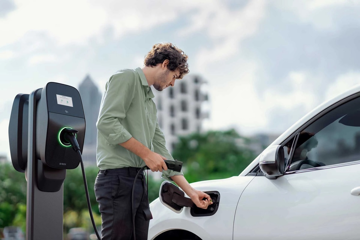 Electric Vehicle Keep these things in mind while charging an electric vehicle otherwise such problems may occur 01