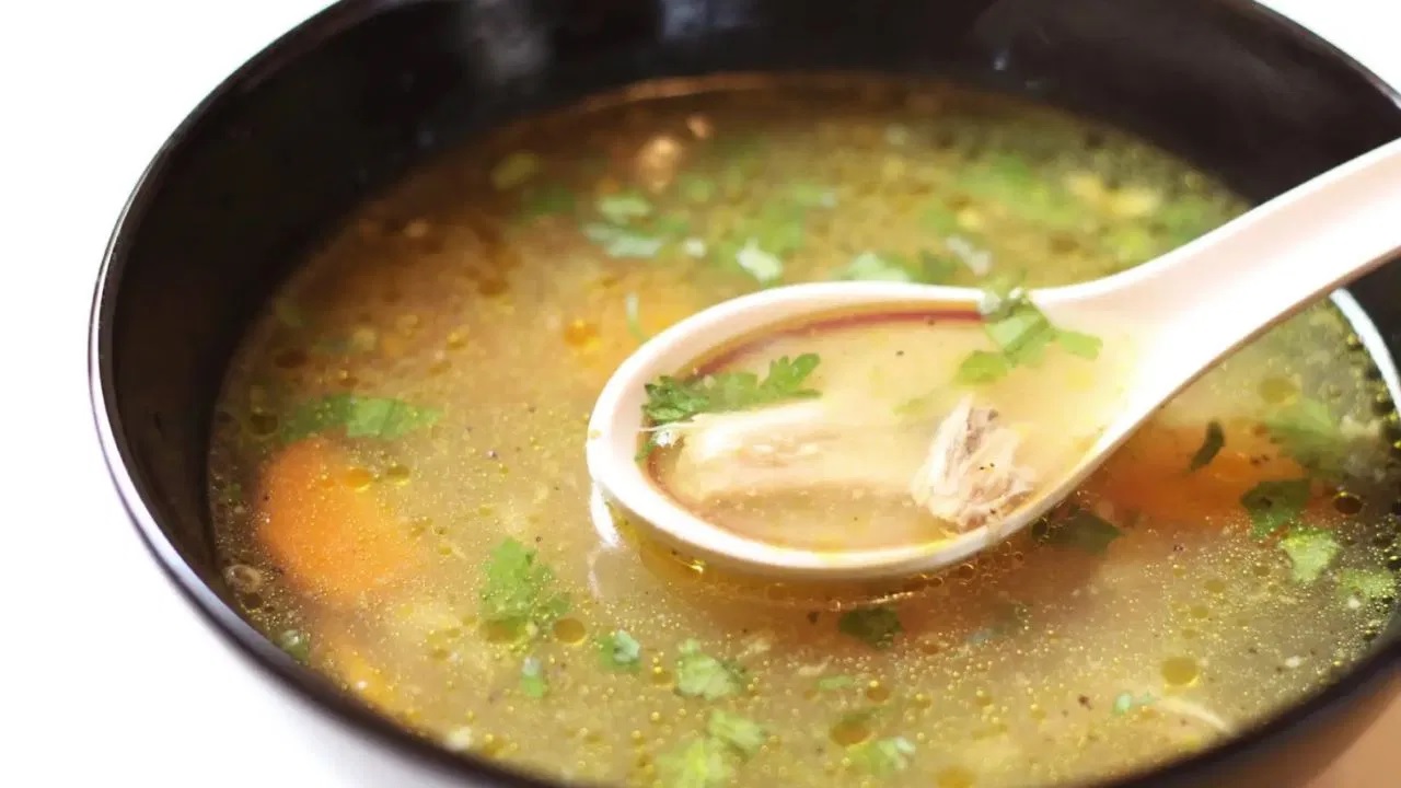 Include these 5 important things in your diet to avoid dehydration in heat 2