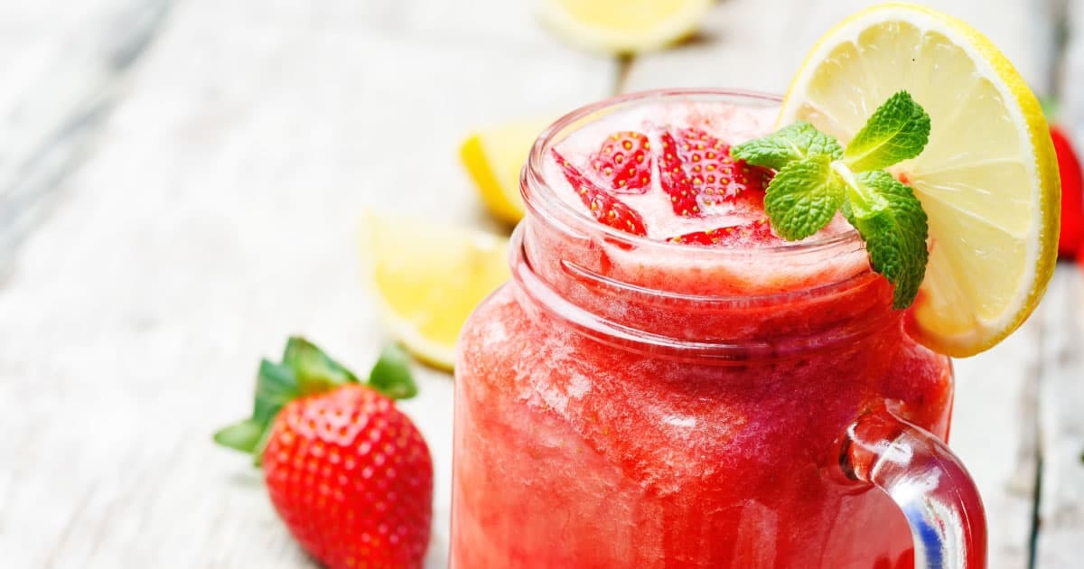 Strawberry Lemonade Make and drink fresh strawberry lemonade at home in summer it will give health along with taste 01