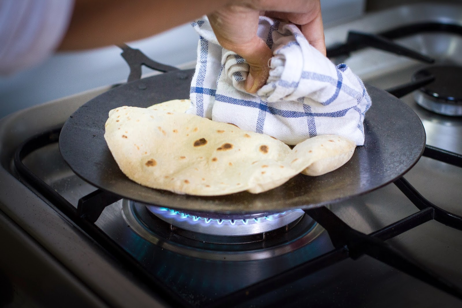 how to make roti without burning in old greased tawa 1