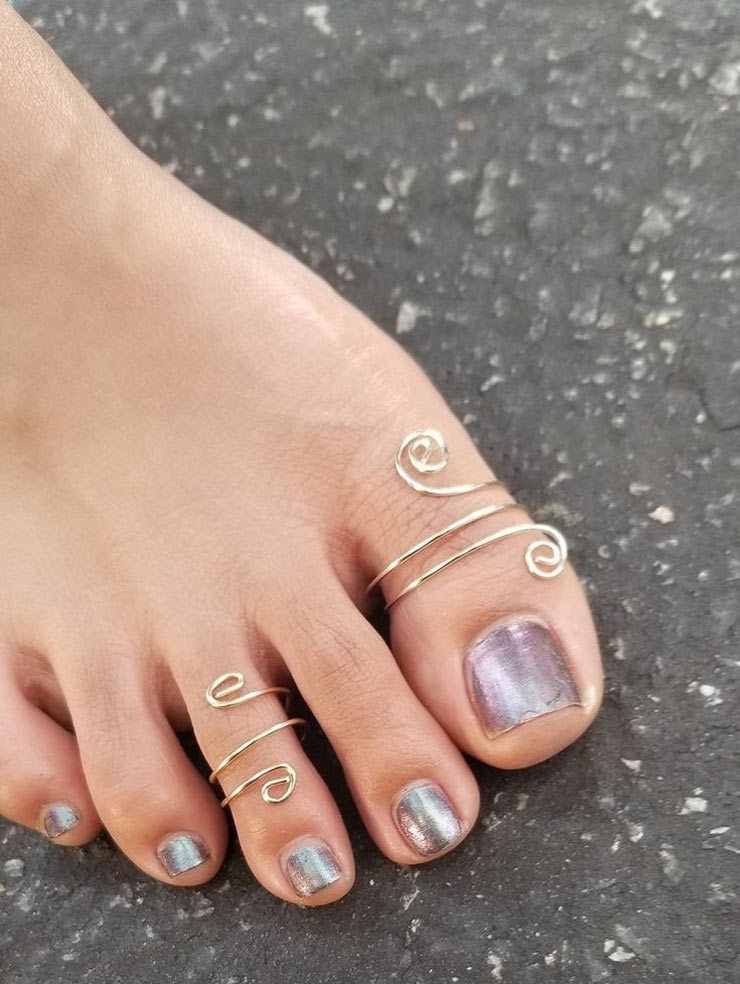 toe rings designs for married women if you have long fingers of feet 2
