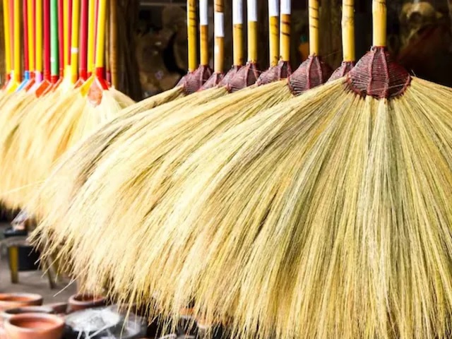 vastu tips for broom know vastu rules related to keeping broom in home 1