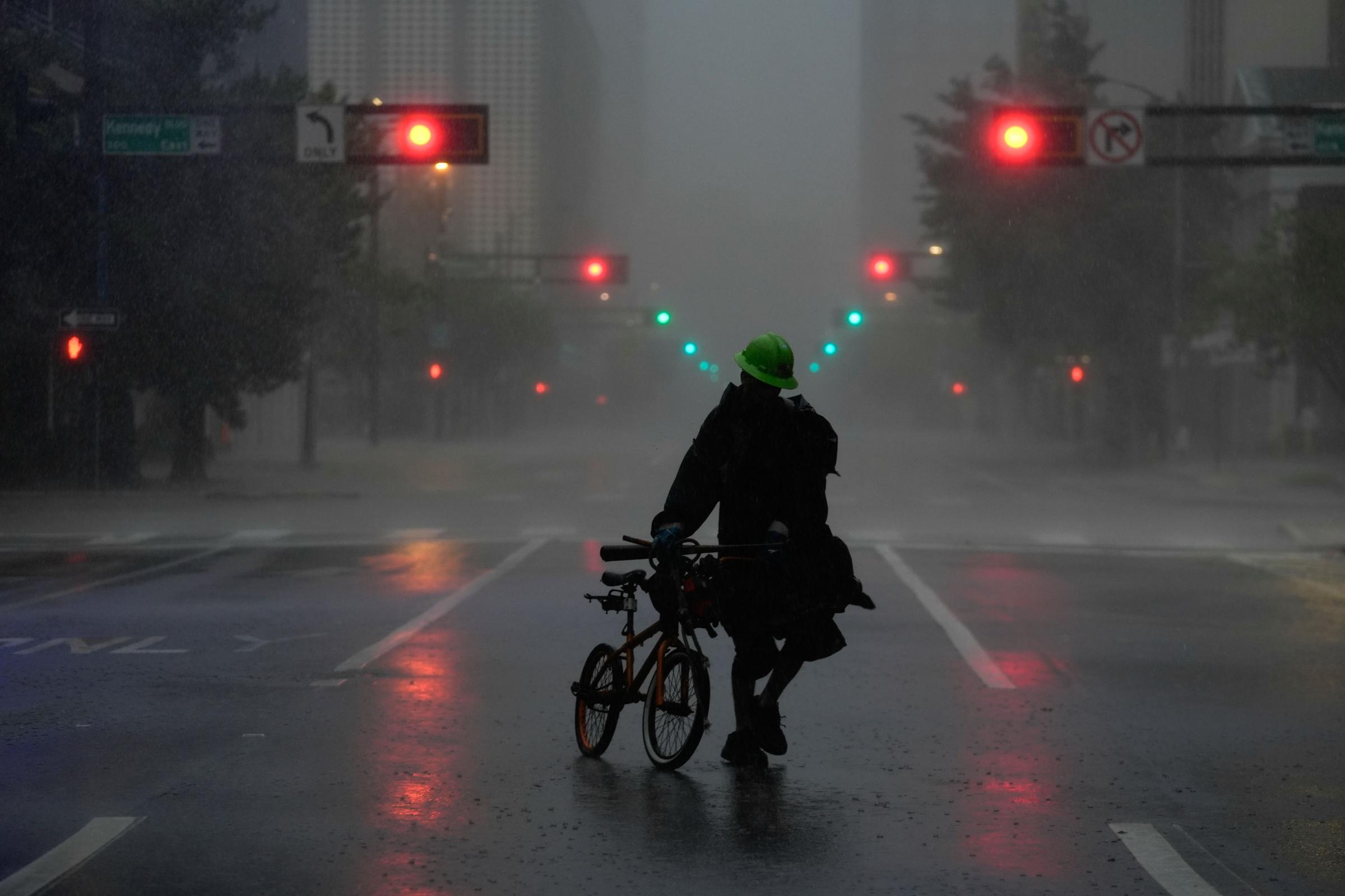 hurricane milton latest news monster storm pounds florida winds at 160 kmph leave million without1
