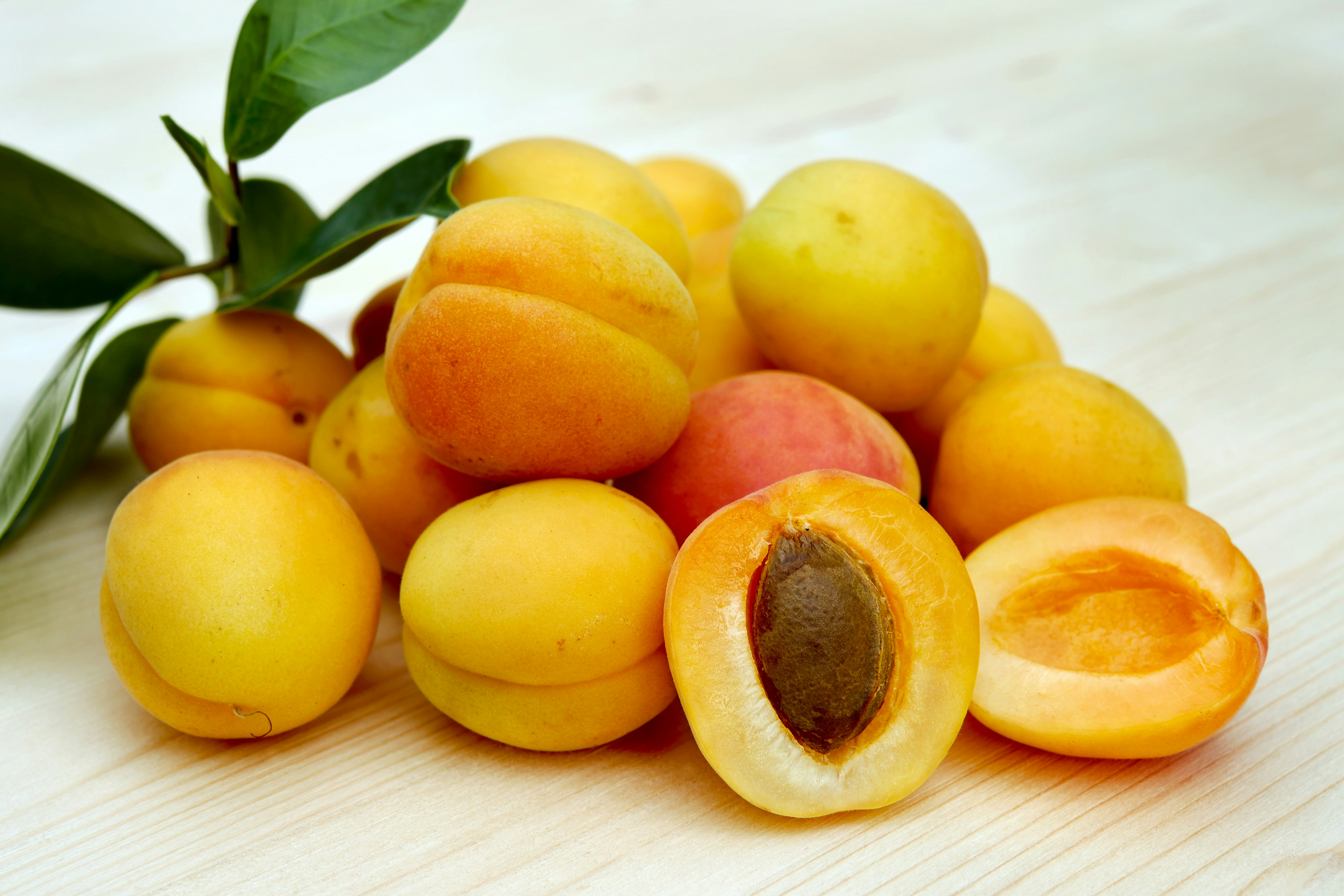 which dry fruit is more powerful than cashew almond apricot health benefits khubani khane ke fayde34