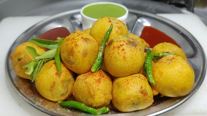 4 આલુ વડા