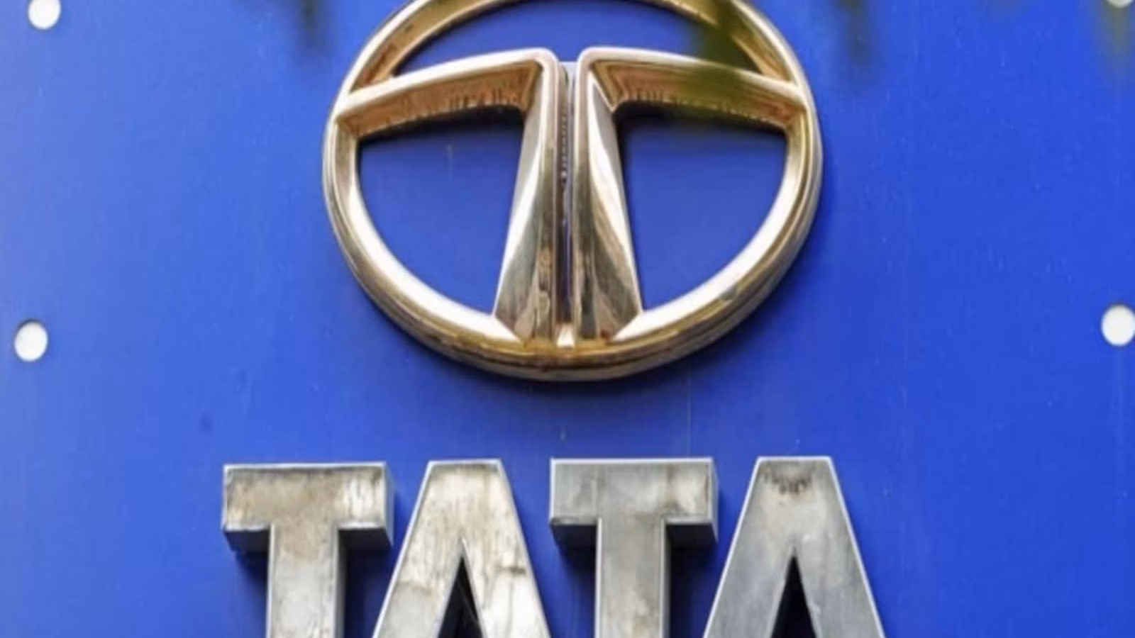 tata group stock trent ltd falls 25 percent in one months 23