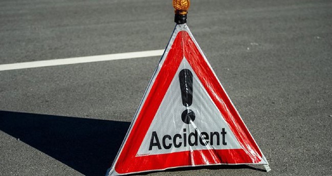 yamuna expressway accident double decker bus going from delhi to azamgarh collides with truck 5 including 5 month old innocent died2