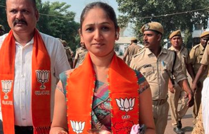 bjp leader deepika patel commits suicide in surat mahila morcha ward president gujarat policesertfr