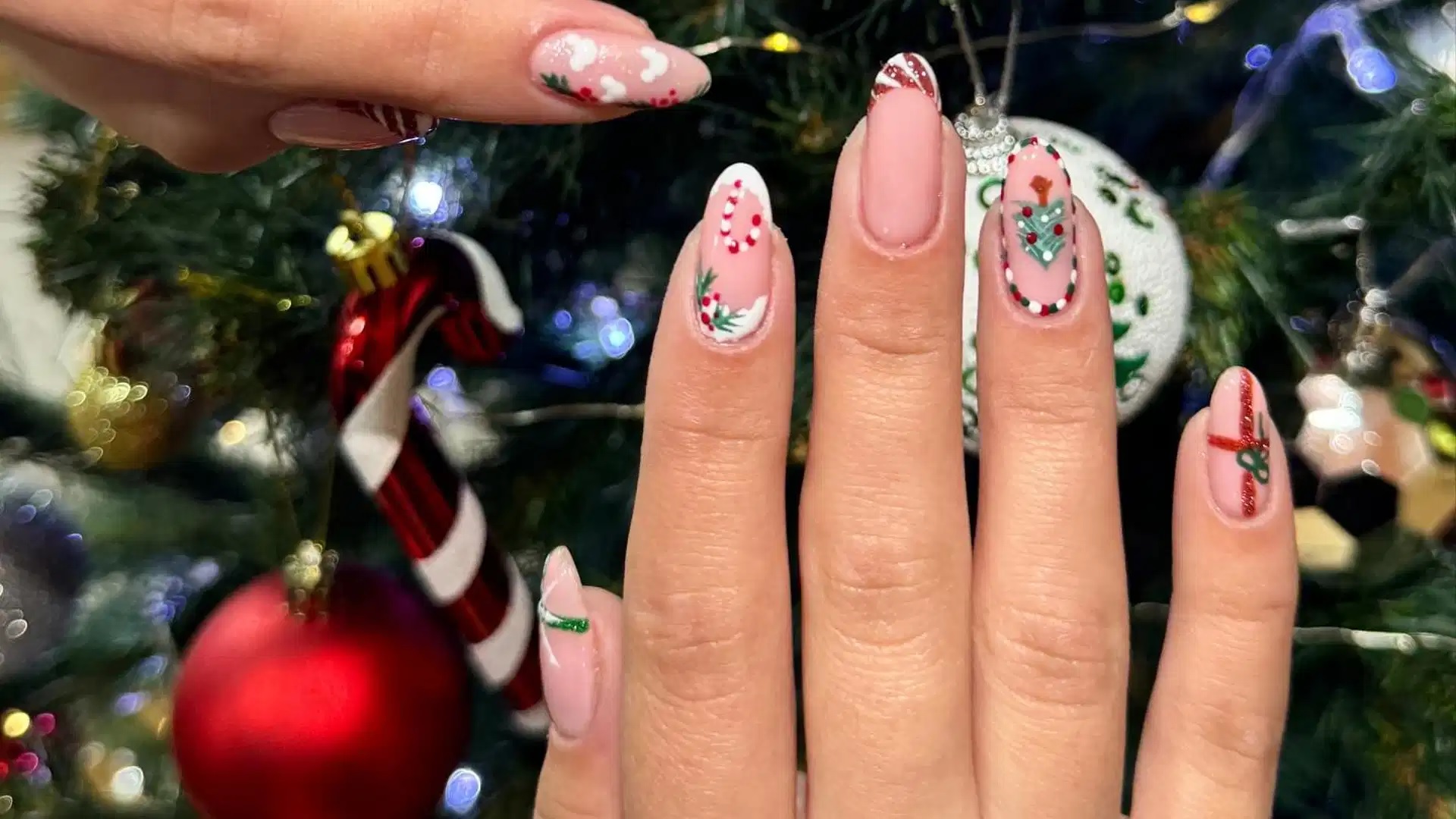christmas special nail art for long and short nails images2