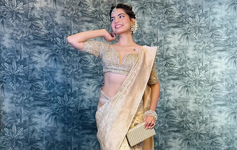 fancy blouse design for heavy and simple sarees to get designer look1