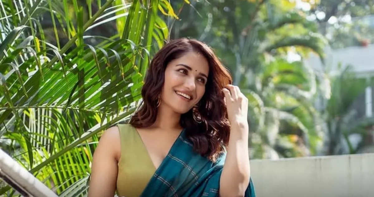 ruhani sharma saree tips saree to wear in function to be center of attraction in wedding ceremony1