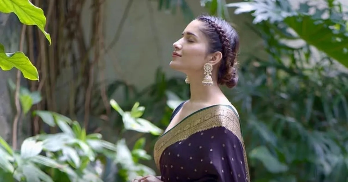 ruhani sharma saree tips saree to wear in function to be center of attraction in wedding ceremony2