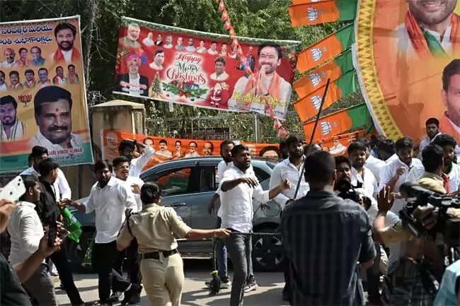 bjp worker injured in stone pelting by youth congress activists during protest in hyderabad1