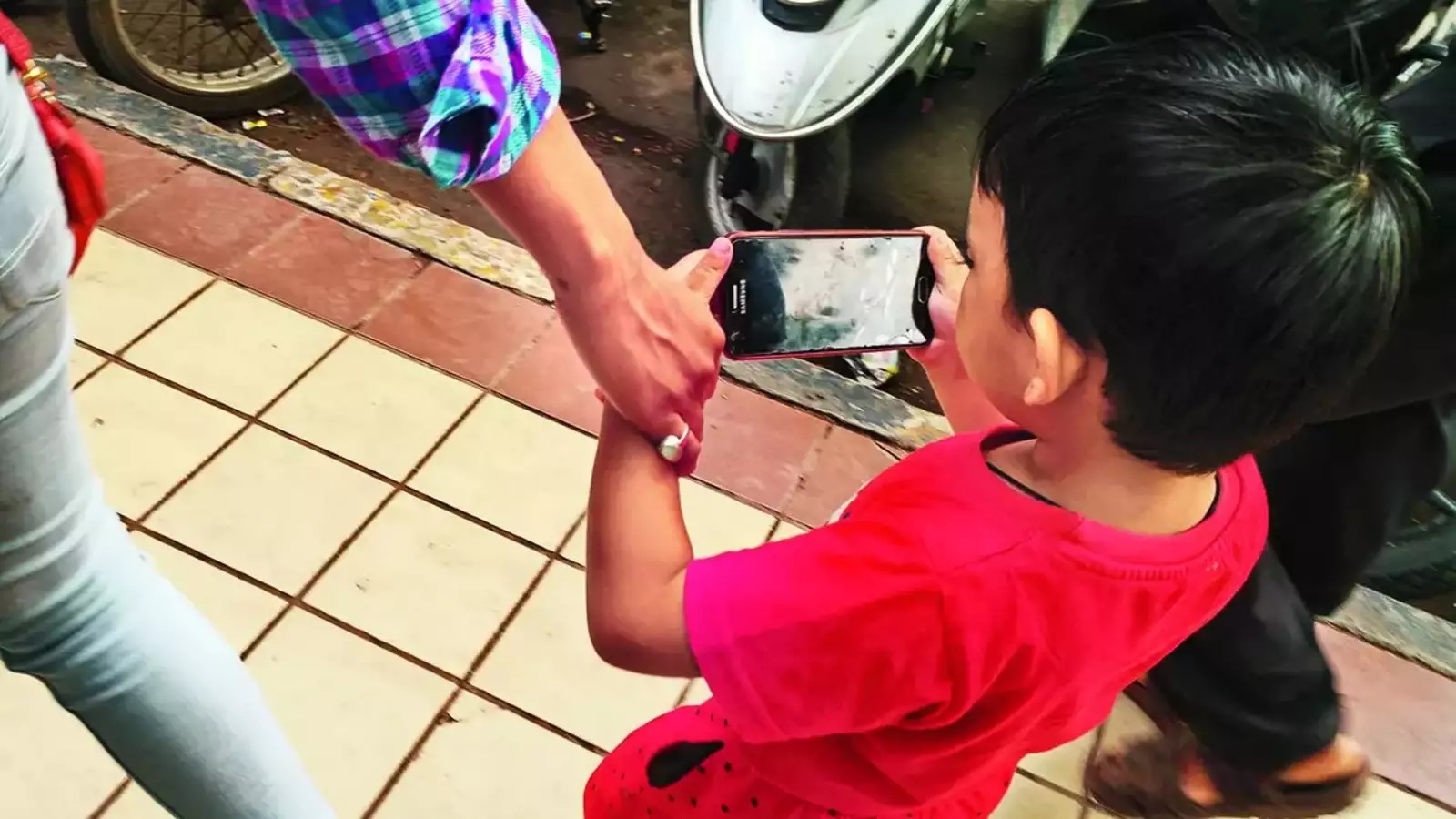 gujarat new guidelines reduce mobile phone use children11