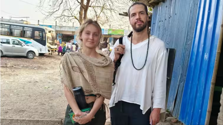madhubani sashastra seema bal stopped two foreign nationals going to nepal1