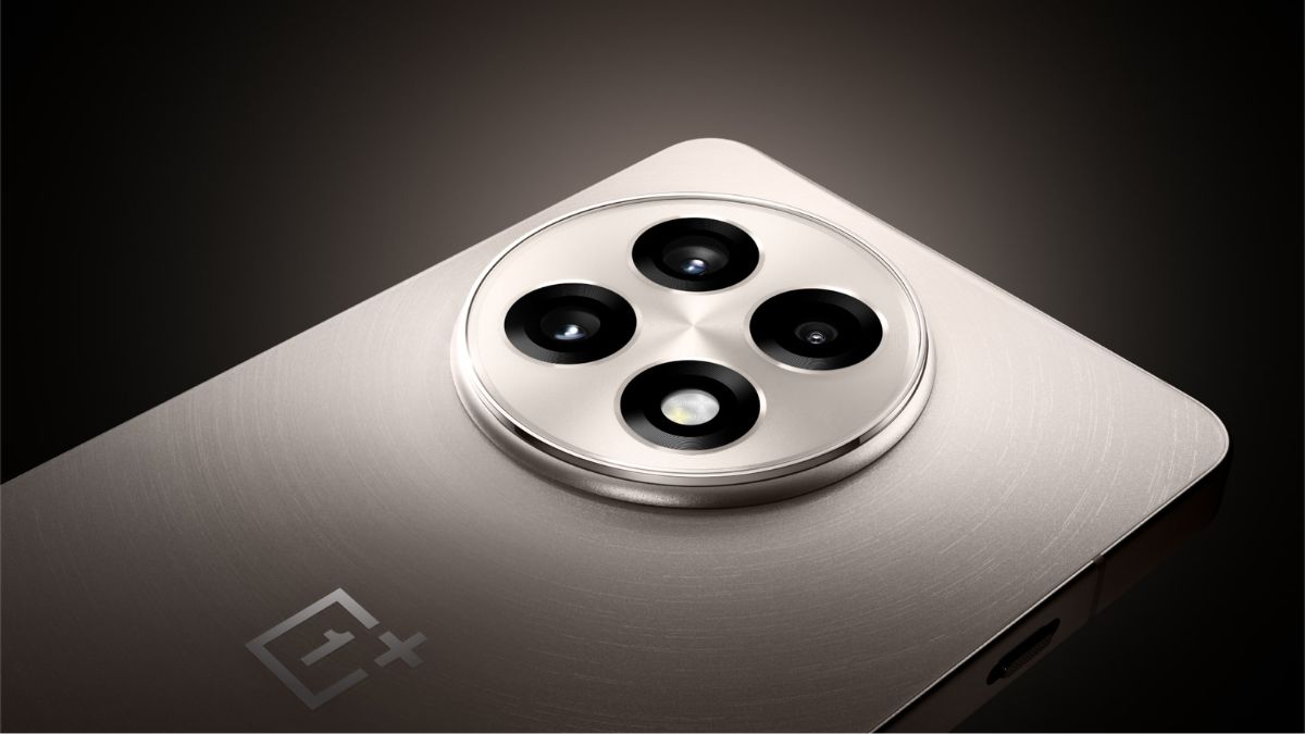 oneplus 13 vs oneplus 13r which of the two latest phones is more powerful and has more featuresewr