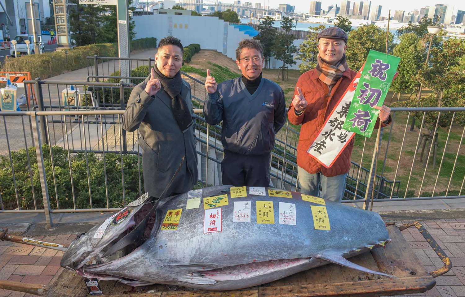 sized 276 kilo tuna fish sold for rs 11 crore in tokyo japan auction photoerr