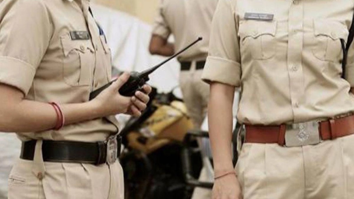 thieves stole engine and other parts from a car parked in crime branch police station in indore2