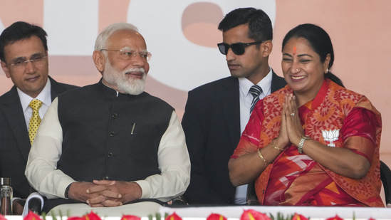 delhi chief minister rekha gupta meets prime minister narendra modi at his residence1