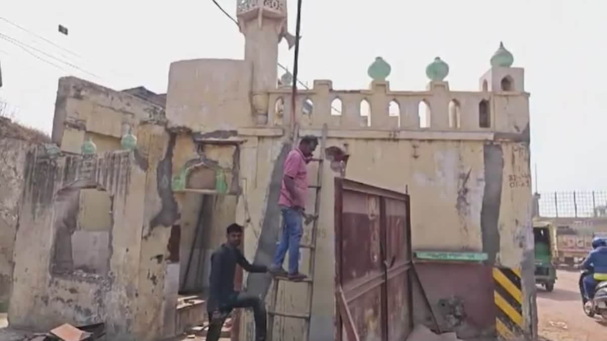 muslims voluntarily remove 168 year old mosque in meerut rapid rail corridor projects1