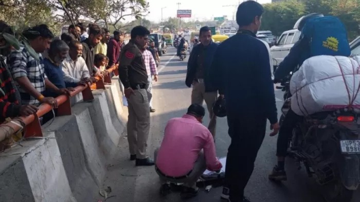 new delhi city ncr tragic accident in geeta colony uncle and nephew fell 25 feet from the flyover one died the other injured1