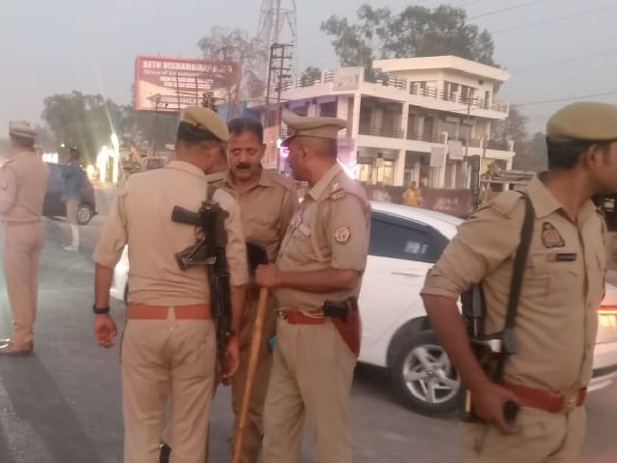 barabanki young man was murdered in broad daylight on highway in barabanki he had come to intervene thar riders shot him1