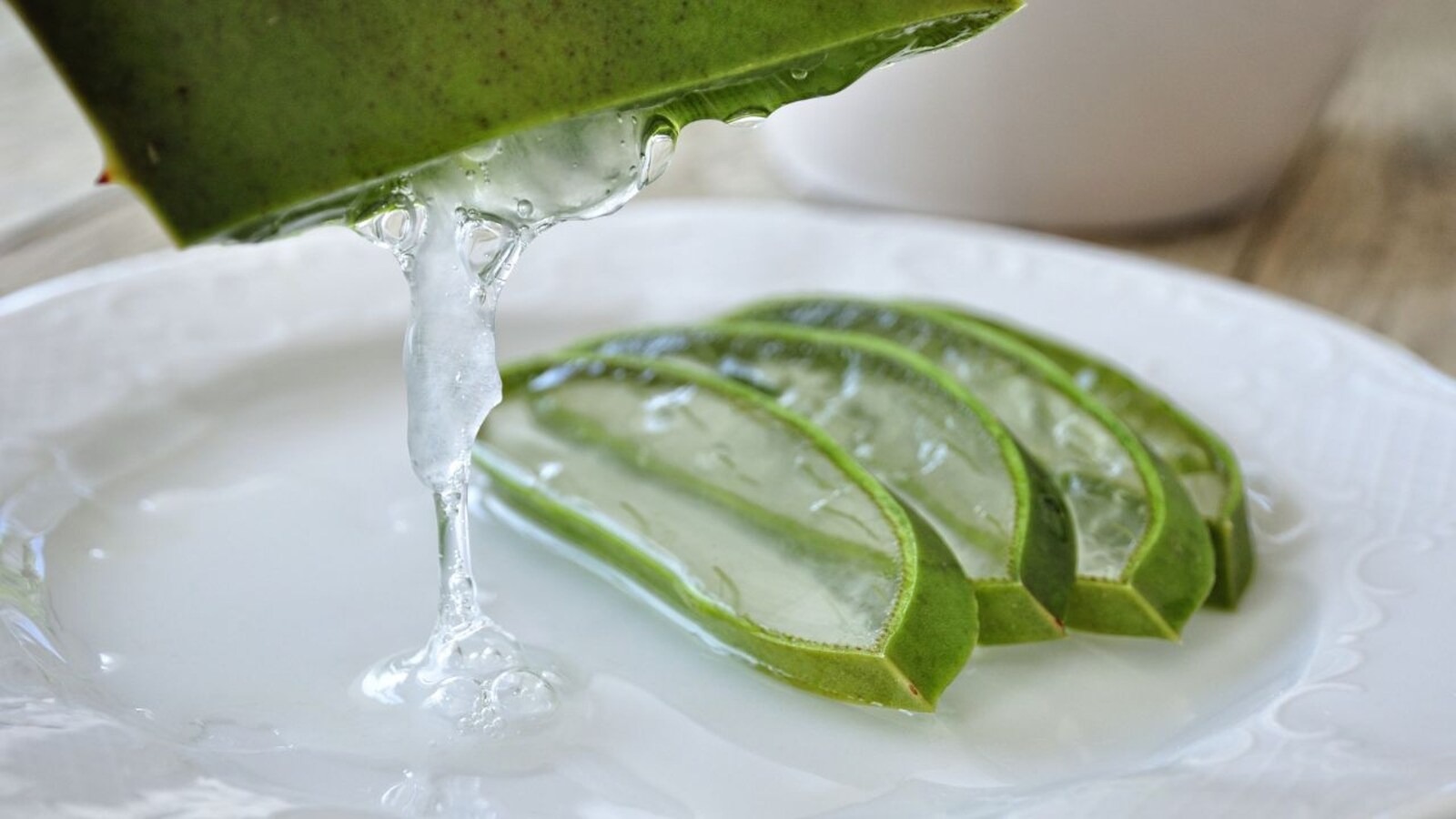 besan honey and aloe vera apply these natural ingredients on face for a healthy skin in summers