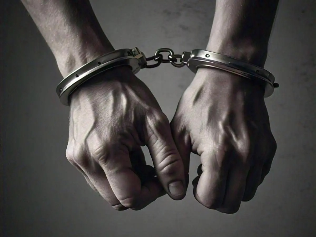 delhi thugs duped man of 5 38 lakh rupees via whatsapp police arrested two accused1