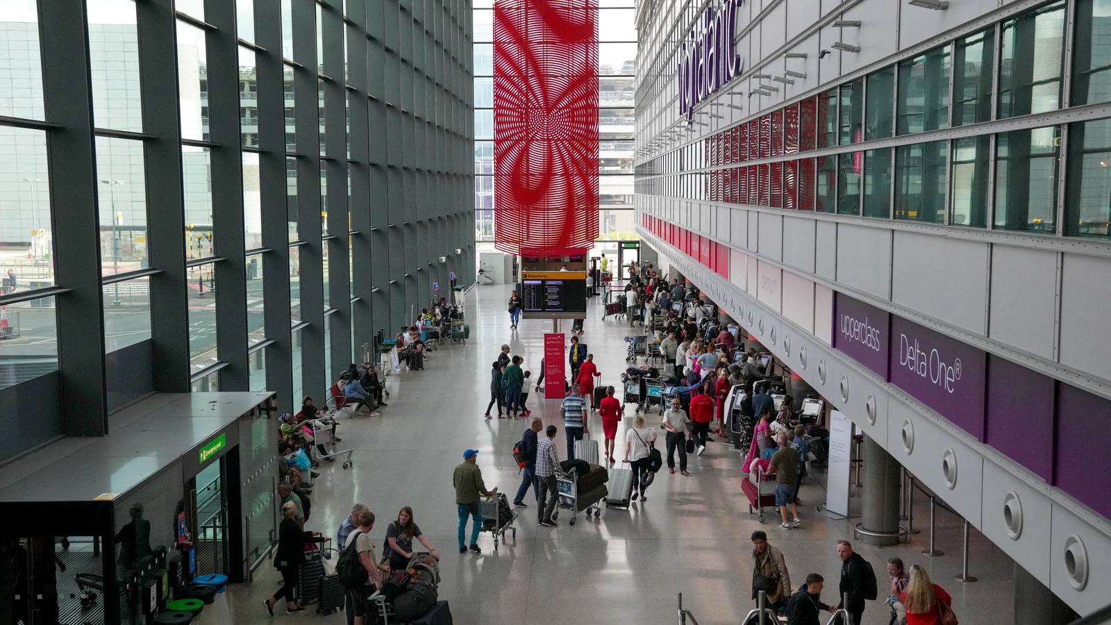 london power house huge fire heathrow airport closed due to power outage1