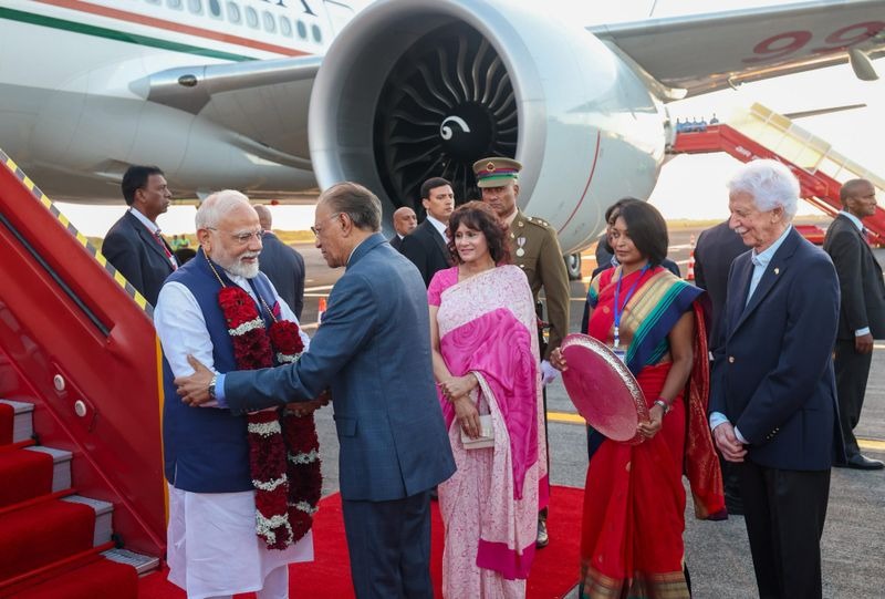 mauritius day pm modi on two days visit most population of which religion in this country
