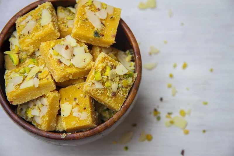 mohanthal is a very tasty sweet made from gram flour after eating it everyone will ask for its recipe1