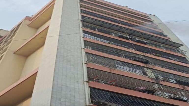 mumbai fire broke out in a 13 storey residential building in mumbai vidyavhihar blaze affected ac units and clothes in five flats