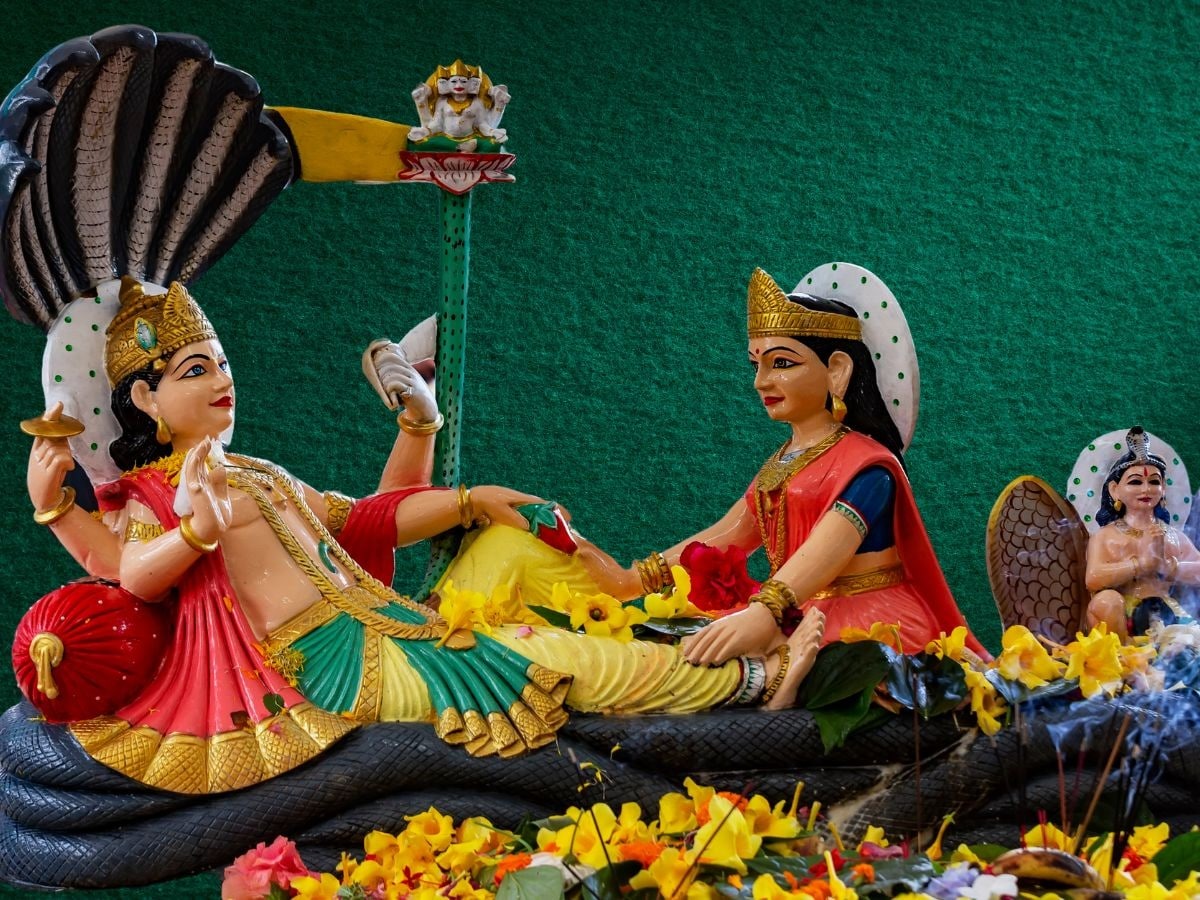 papmochani ekadashi 2025 shubh muhurat maa laxmi ke 108 naam