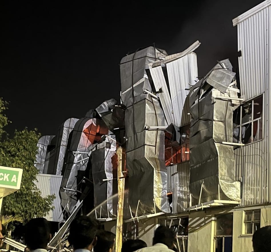 rewari ncr a huge fire broke out in factory in dharuhera roof of expansion building collapsed 4 to 5 employees injured and one missing2