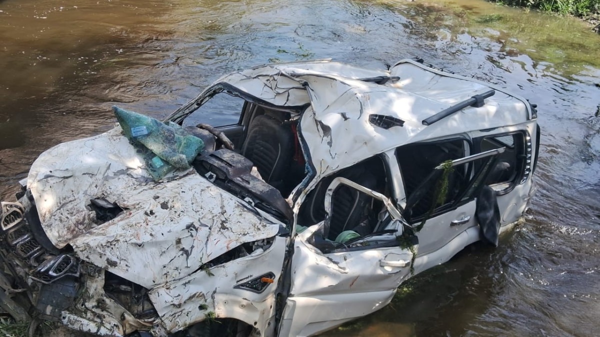 road accident in uttarakhand scorpio car fell into canal 5 injured one woman died1