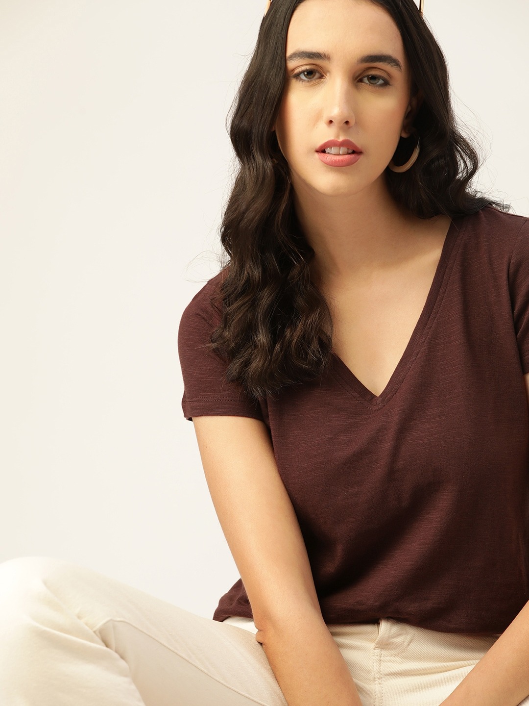 round neck vs v neck t shirt perfect for a relaxed yet effortlessly stylish vibe5