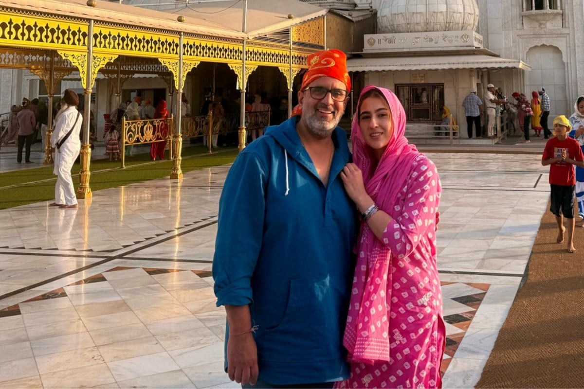 sara ali khan chance to meet atrangi re director aanand l rai at delhi bangla sahib