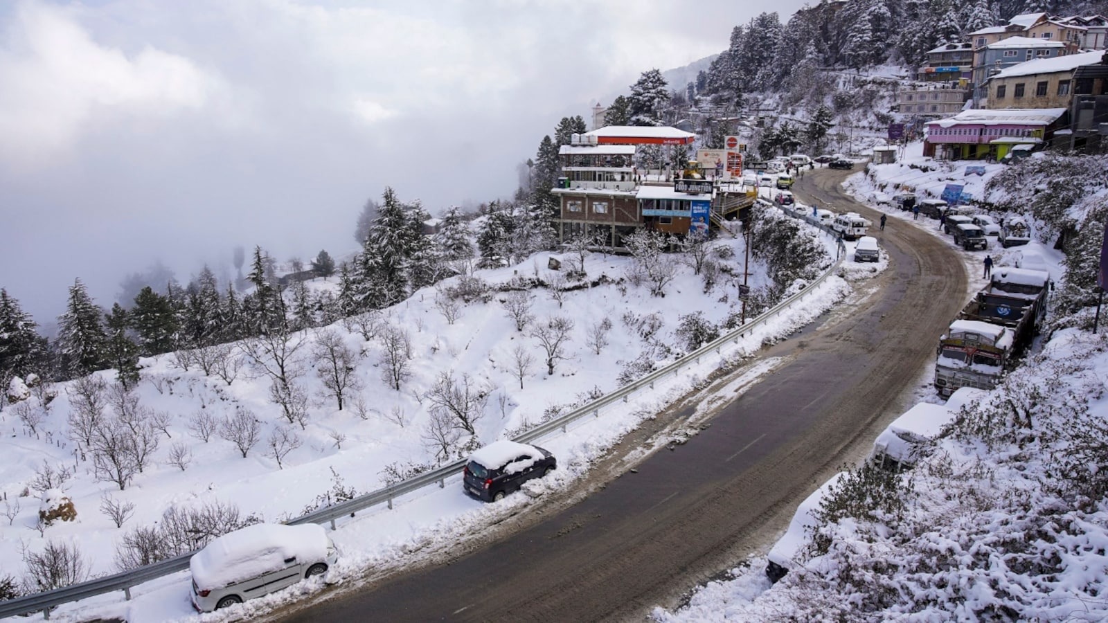 shimla himachal pradesh weather update rainfall deficit snowfall expected tourists are reaching shimla manali on weekends