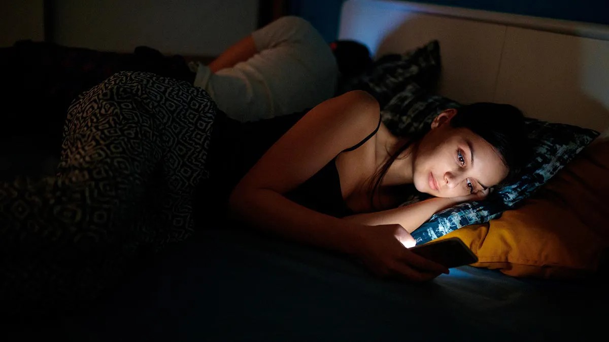 these 6 signs indicate that you are not getting enough sleep ignoring them can make you sick1