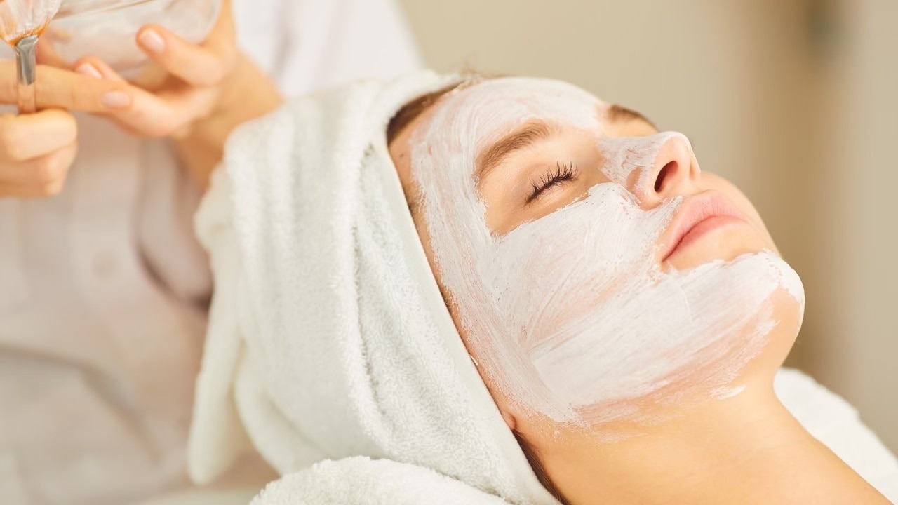 try these homemade face packs for healthy glow on face in summer season1