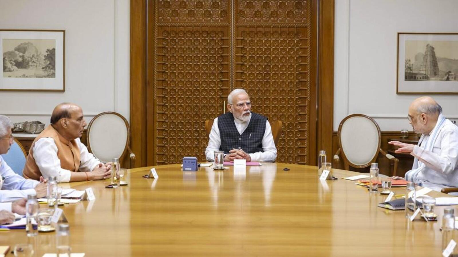 amit shah cracks down on pakistani nationals after pahalgam attack orders deportation