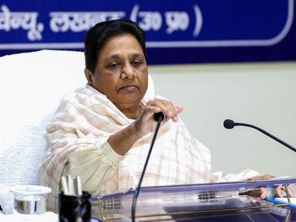 bahujan samaj party chief mayawati held meeting in delhi to strengthen organization in west and south india1