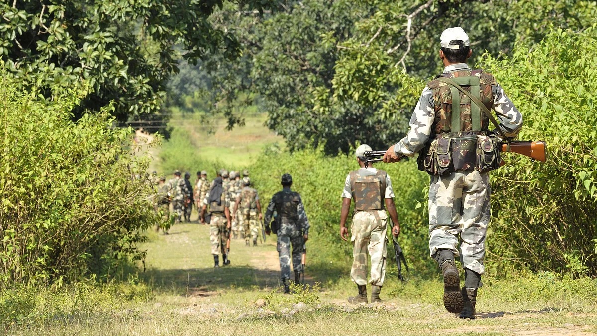 bijapur news 5 naxalites killed police and naxalites encounter continues for fourth day1