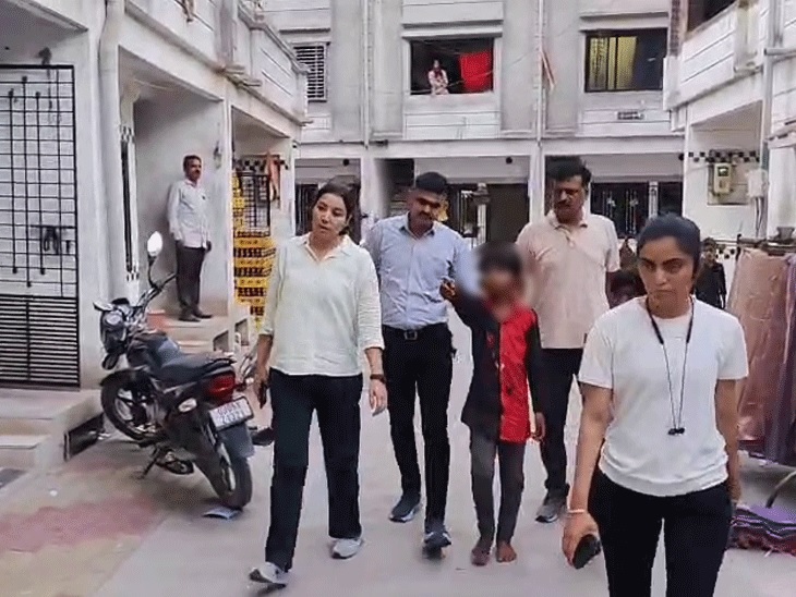 child labour revelations in surat after two seven years kids run away from saree packing unit know all1