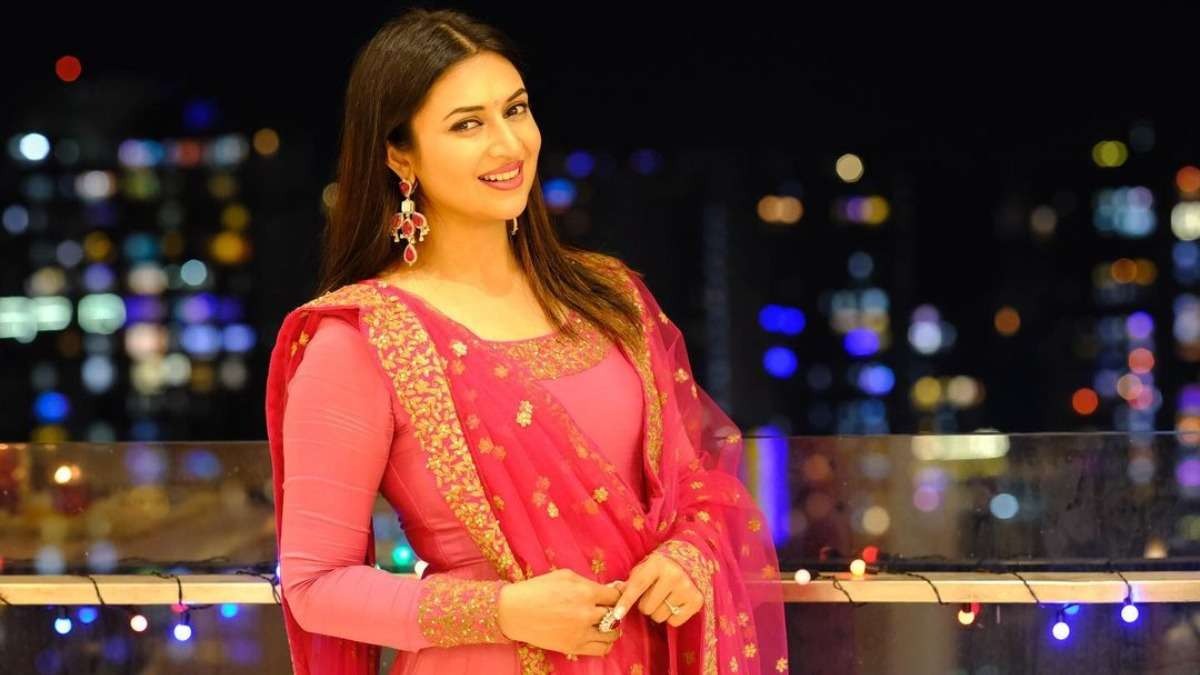 divyanka tripathi on trolling for hosting crime patrol effects mental health