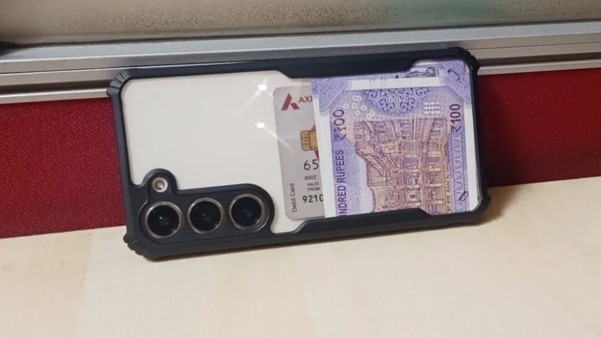 do you also keep notes or atm card in the cover of your smartphone then it can be dangerous ewrwe
