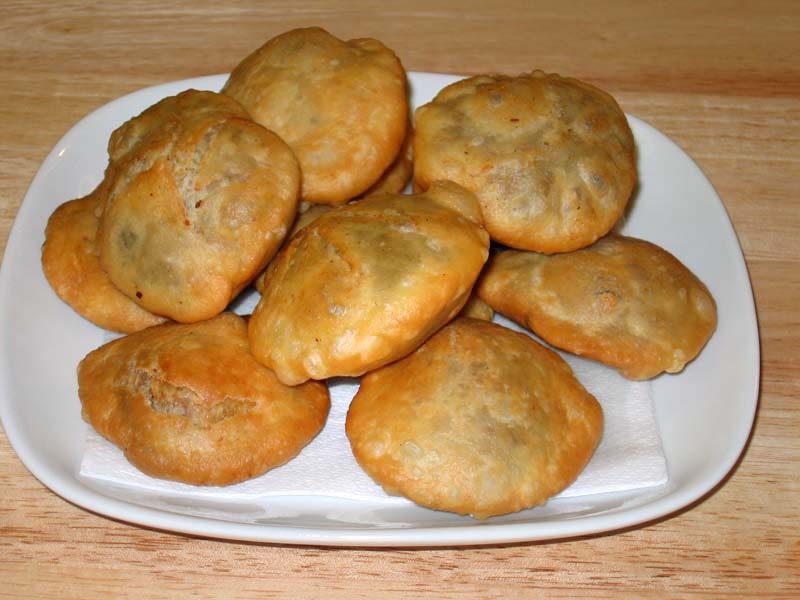 easy way to make alu ki kachori at home like hotels2